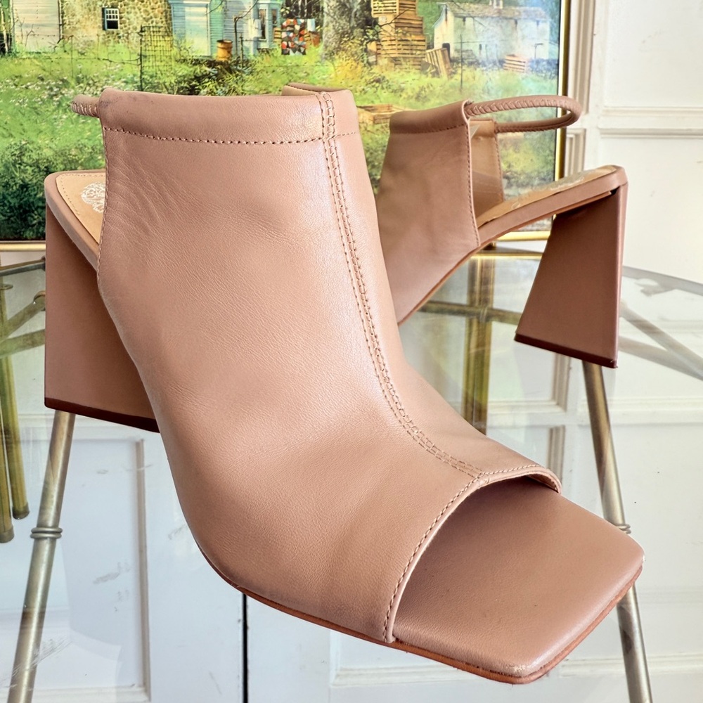 VINCE CAMUTO AVANGILA 8.5